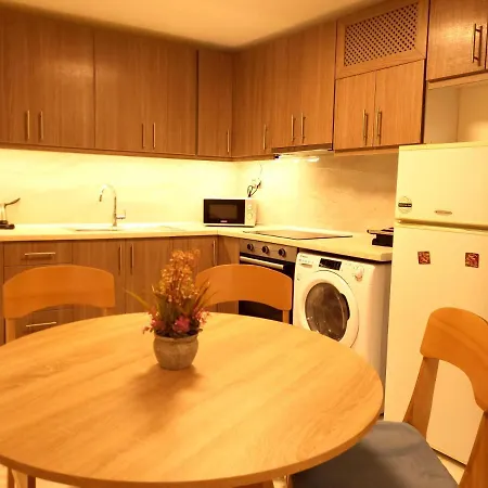 Marble House Apartment *